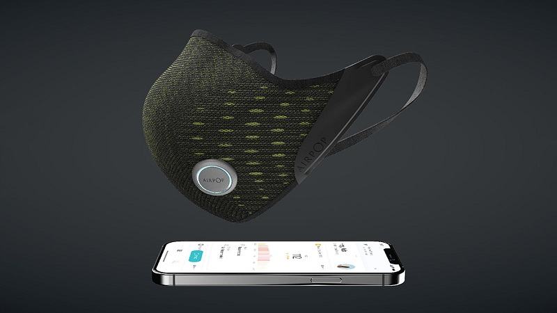 Active + Smart Mask giống khẩu trang vải bình thường nhưng có thiết bị theo dõi các chỉ số sức khỏe 